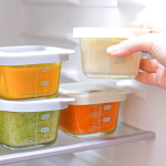 Cara Efektif Mencuci Food Container MPASI untuk Kesehatan Bayi